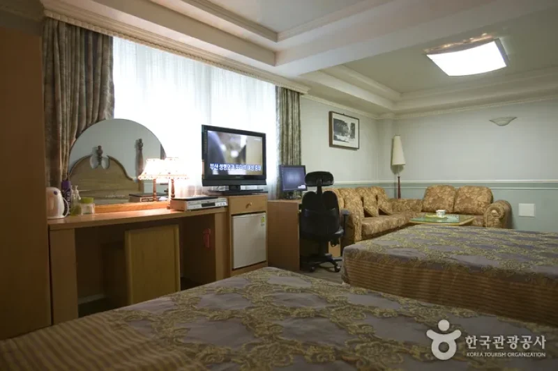 Prince Hotel  (11/49)