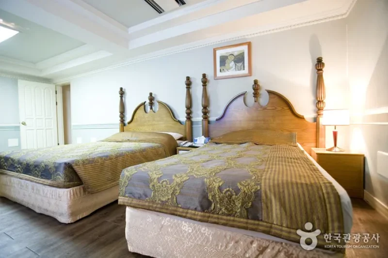 Prince Hotel  (12/49)