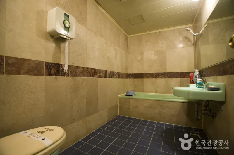 Prince Hotel  (13/49)