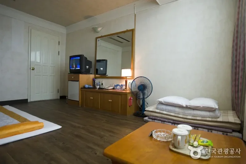 Prince Hotel  (15/49)