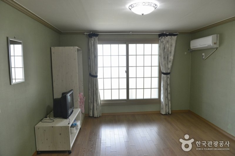 Namhae Youth Hostel  (2/5)