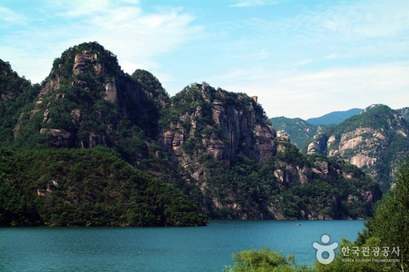 Eight Scenic Views of Danyang  (1/7)