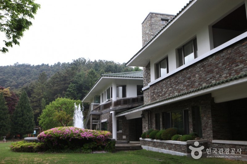 Cheongnamdae Presidential Villa  (2/8)
