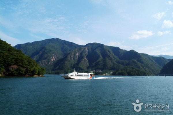 Chungjuho Lake Ferries · Chungjuho Tour Ship