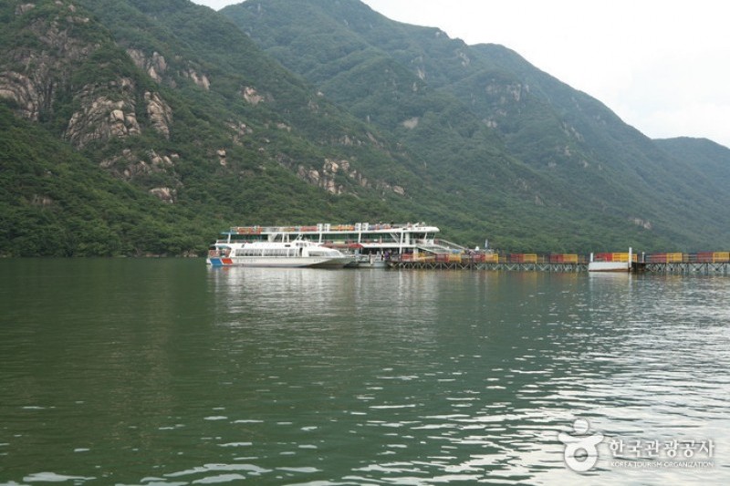 Chungjuho Lake Ferries · Chungjuho Tour Ship  (1/9)