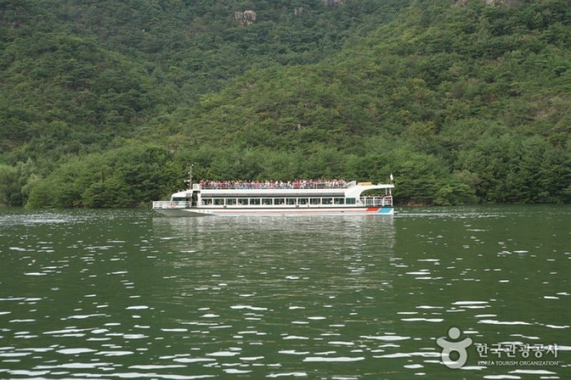 Chungjuho Lake Ferries · Chungjuho Tour Ship  (4/9)