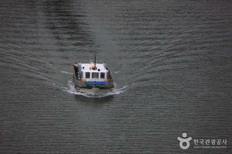 Chungjuho Lake Ferries · Chungjuho Tour Ship  (5/9)