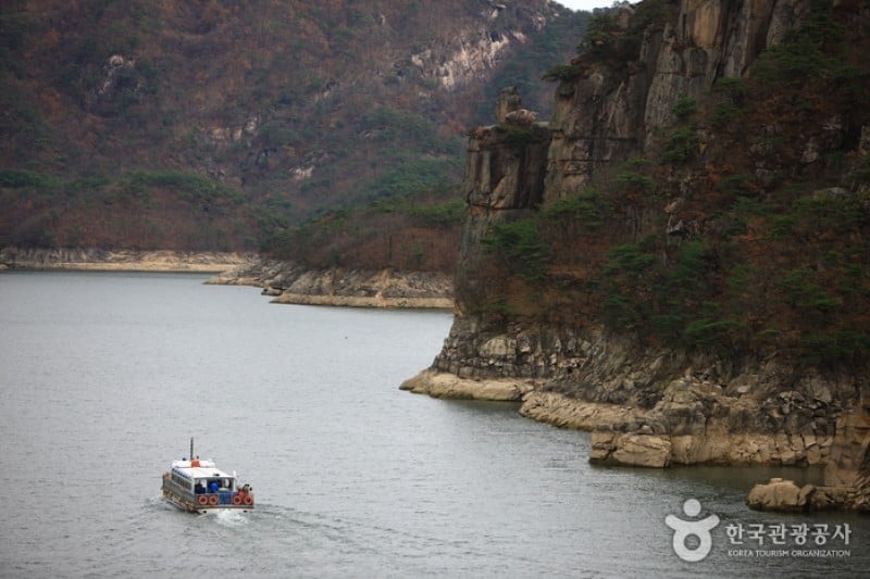 Chungjuho Lake Ferries · Chungjuho Tour Ship  (9/9)