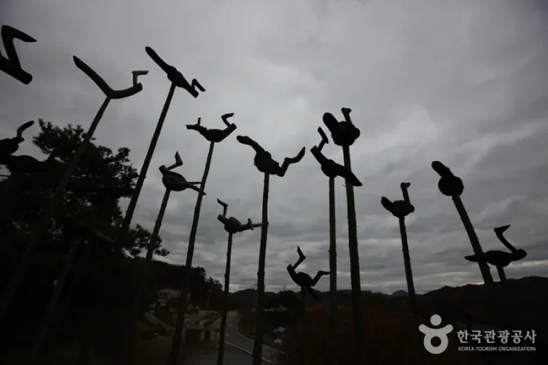 Neungkang Sotdae Art Museum  (9/11)