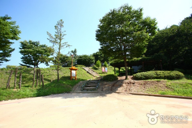 Munui Cultural Properties Site  (1/15)