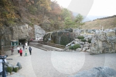 Danyang Ondal Cave (단양 온달동굴)