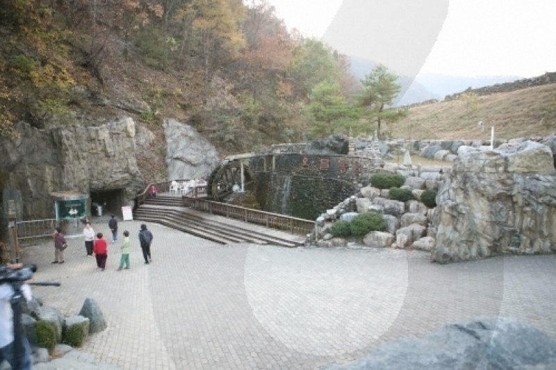 Danyang Ondal Cave (단양 온달동굴) (1/14)