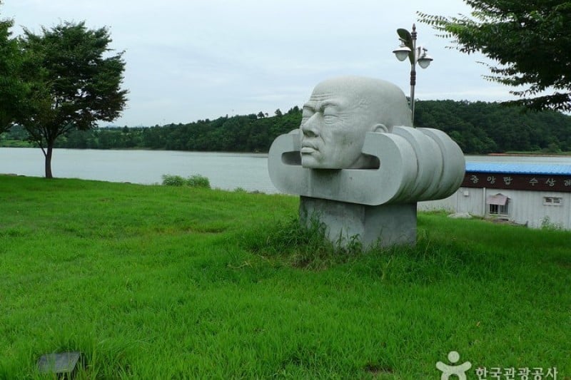 Jungangtap Park  (9/21)