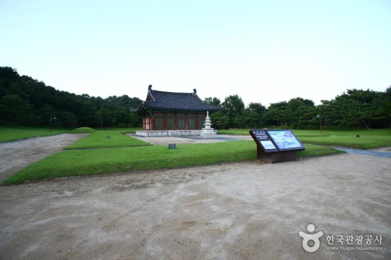 Cheongju Heungdeoksa Temple Site  (1/3)