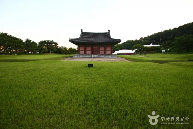 Cheongju Heungdeoksa Temple Site  (3/3)