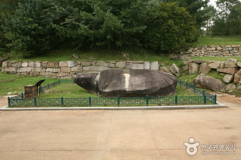 Chungju Mireukdaewon Stone Temple Site (충주 미륵대원지) (2/5)