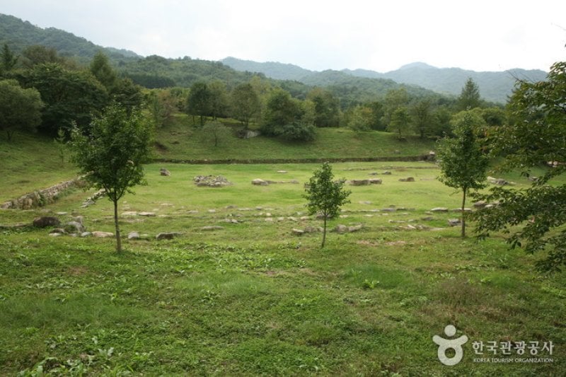 Chungju Mireukdaewon Stone Temple Site (충주 미륵대원지) (5/5)