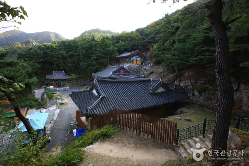 Okcheon Yongamsa Temple  (4/8)