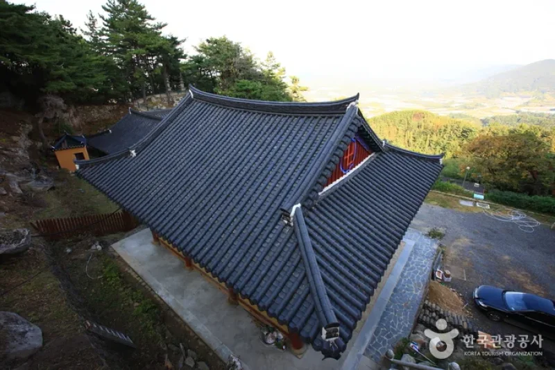 Okcheon Yongamsa Temple  (6/8)
