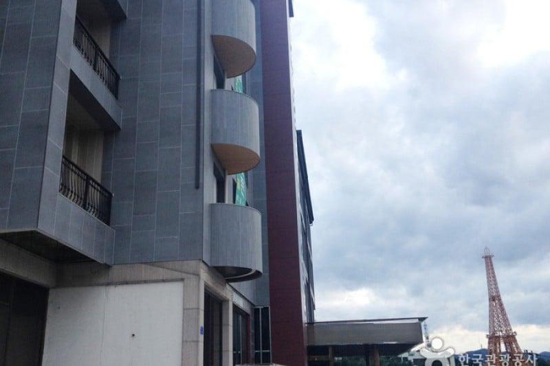Hotel The Base  (3/4)