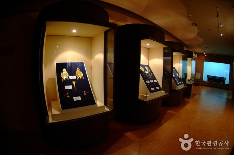 Songsan-ri Tombs and Royal Tomb of King Muryeong [UNESCO World Heritage]  (1/3)