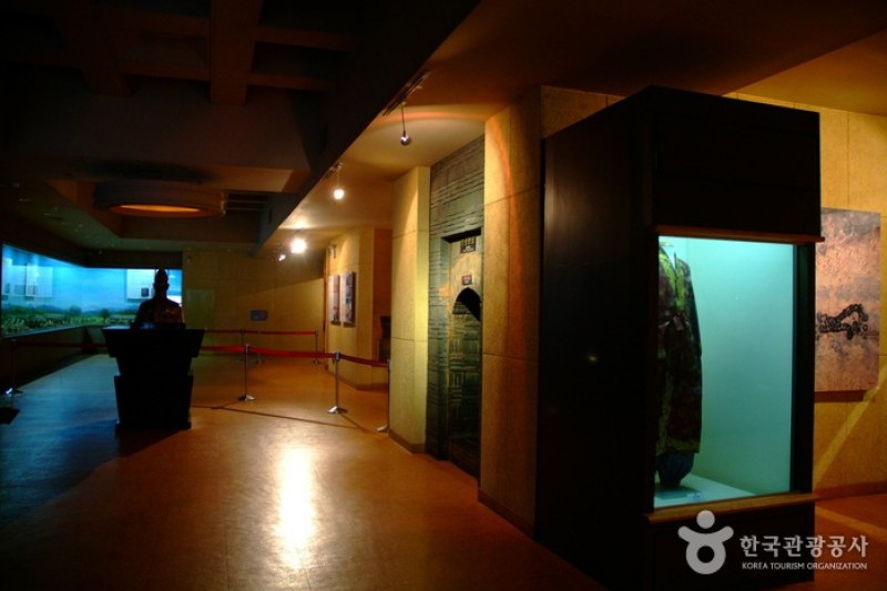 Songsan-ri Tombs and Royal Tomb of King Muryeong [UNESCO World Heritage]  (3/3)