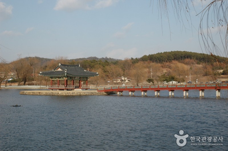 Seodong Park and Gungnamji Pond  (9/13)