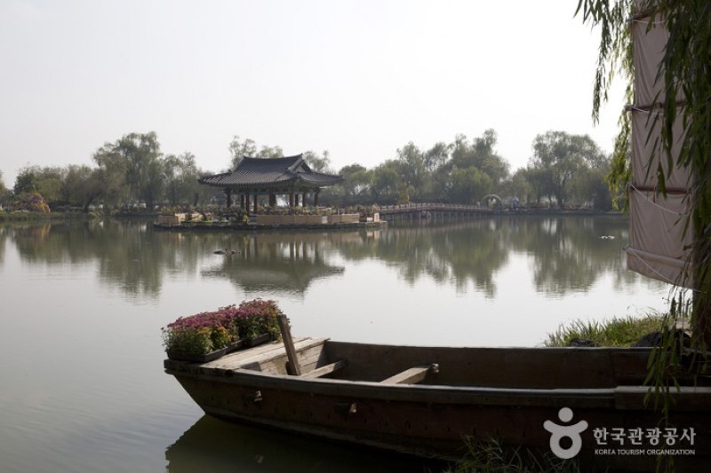 Seodong Park and Gungnamji Pond  (13/13)