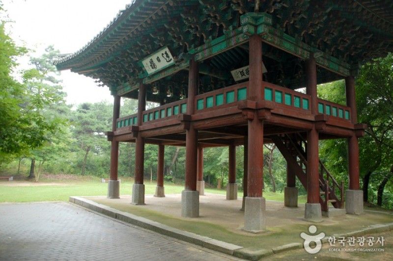 Gwanbuk-ri Relics and Busosanseong Fortress of Buyeo [UNESCO World Heritage]  (3/43)