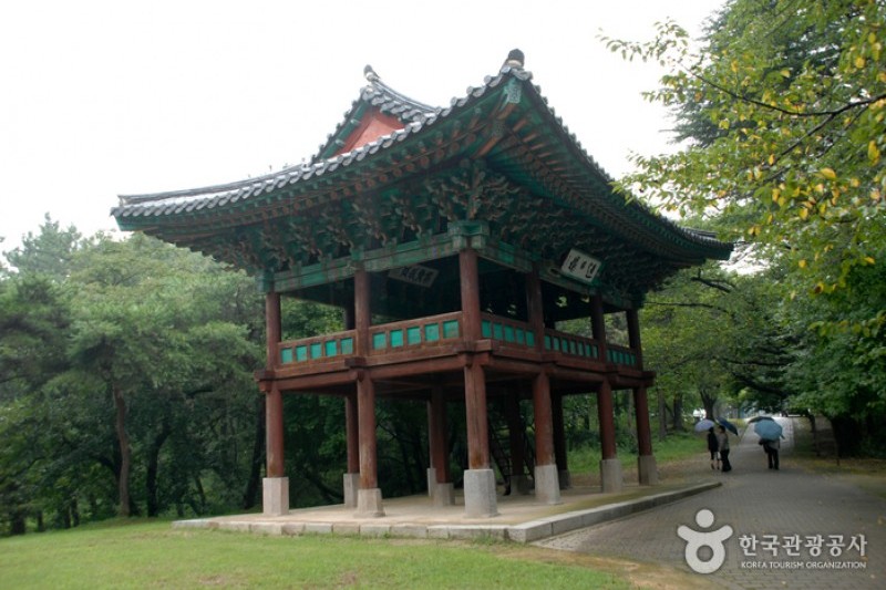Gwanbuk-ri Relics and Busosanseong Fortress of Buyeo [UNESCO World Heritage]  (4/43)