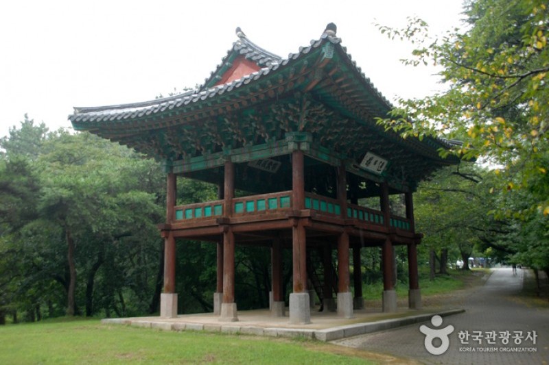 Gwanbuk-ri Relics and Busosanseong Fortress of Buyeo [UNESCO World Heritage]  (5/43)
