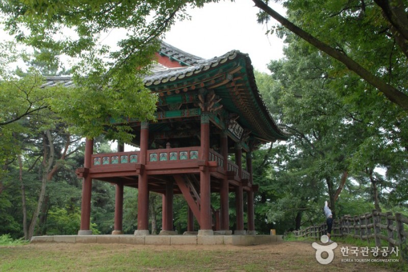 Gwanbuk-ri Relics and Busosanseong Fortress of Buyeo [UNESCO World Heritage]  (8/43)