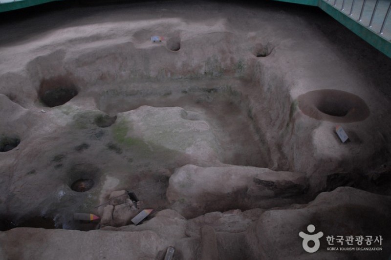 Gwanbuk-ri Relics and Busosanseong Fortress of Buyeo [UNESCO World Heritage]  (18/43)