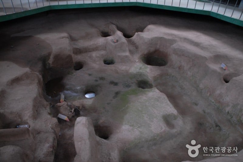 Gwanbuk-ri Relics and Busosanseong Fortress of Buyeo [UNESCO World Heritage]  (19/43)