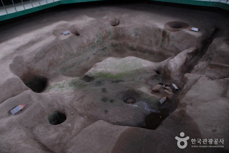 Gwanbuk-ri Relics and Busosanseong Fortress of Buyeo [UNESCO World Heritage]  (21/43)