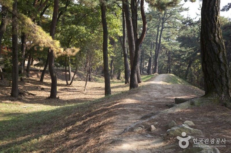 Gwanbuk-ri Relics and Busosanseong Fortress of Buyeo [UNESCO World Heritage]  (36/43)