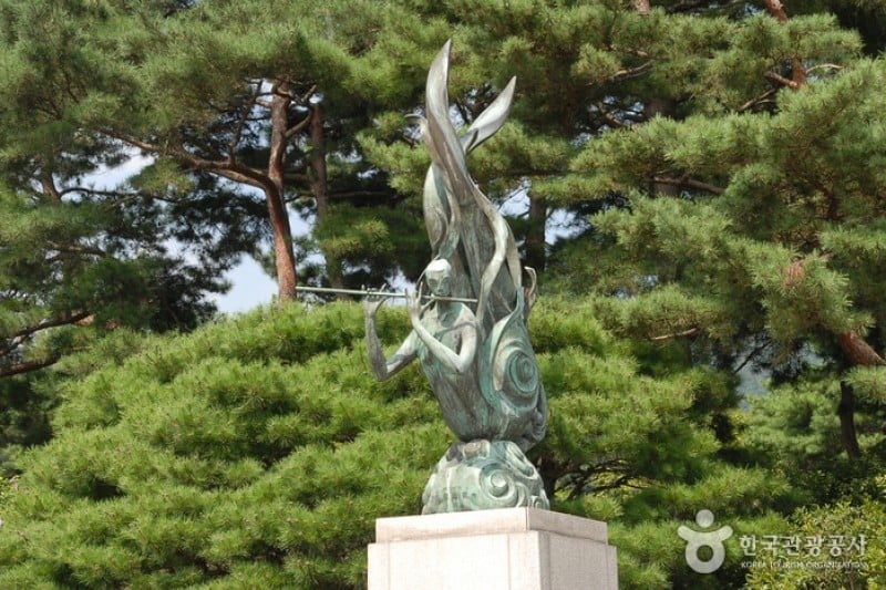The Independence Hall of Korea  (8/92)