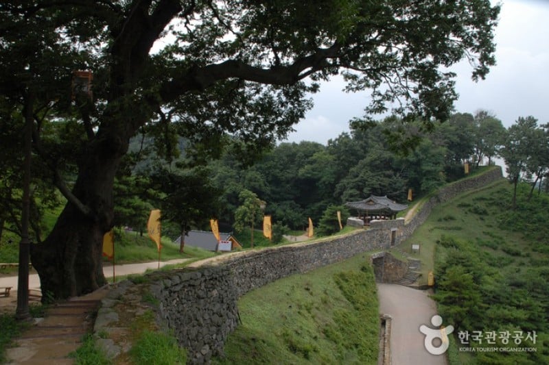 Gongju Gongsanseong Fortress [UNESCO World Heritage]  (5/47)