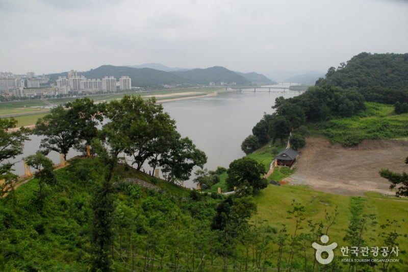 Gongju Gongsanseong Fortress [UNESCO World Heritage]  (6/47)