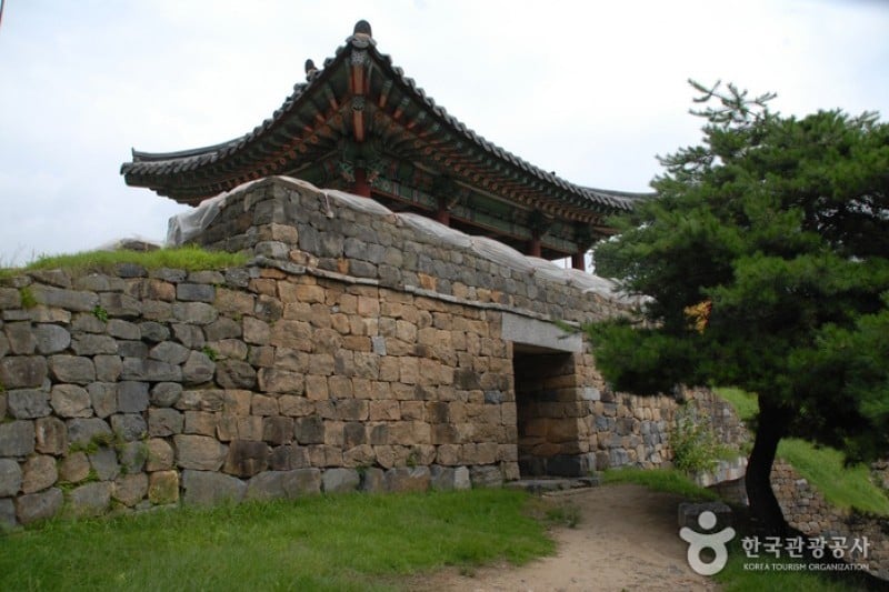 Gongju Gongsanseong Fortress [UNESCO World Heritage]  (8/47)