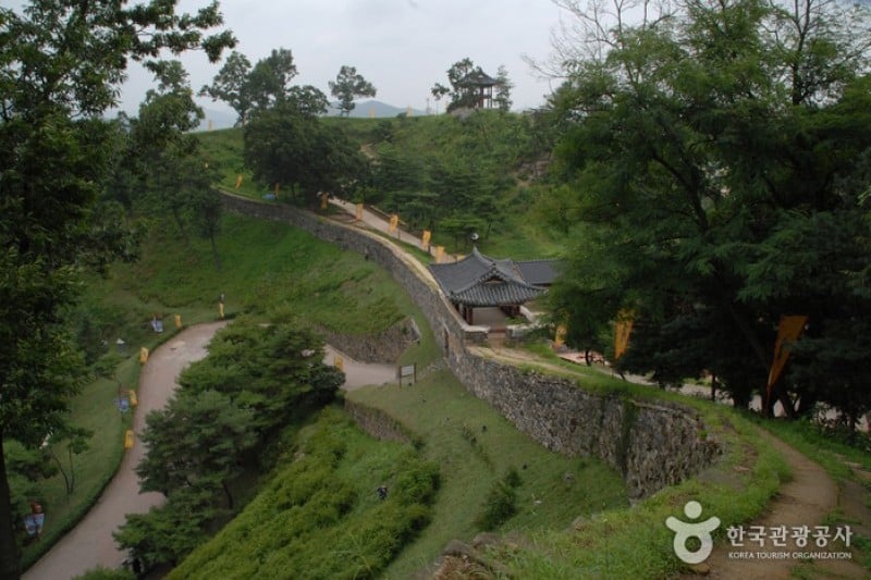 Gongju Gongsanseong Fortress [UNESCO World Heritage]  (9/47)