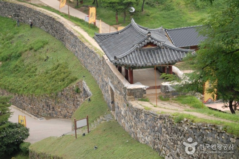 Gongju Gongsanseong Fortress [UNESCO World Heritage]  (13/47)