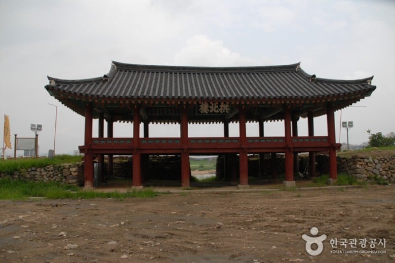 Gongju Gongsanseong Fortress [UNESCO World Heritage]  (15/47)