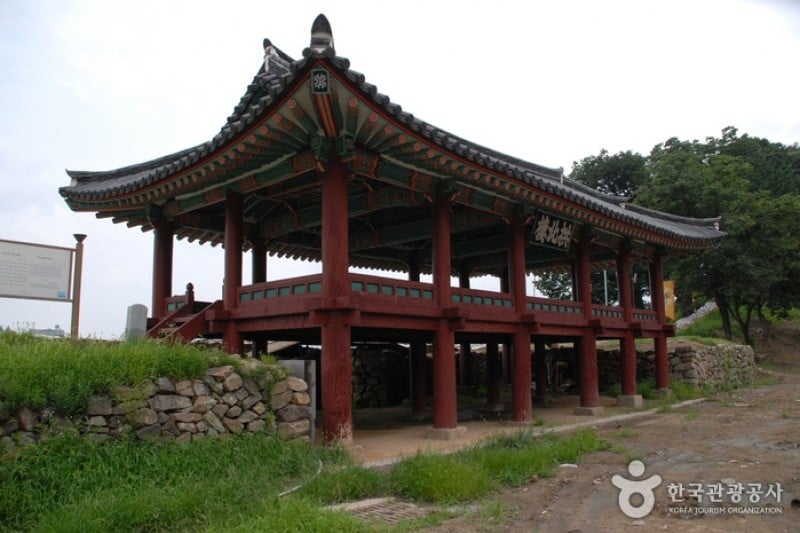 Gongju Gongsanseong Fortress [UNESCO World Heritage]  (16/47)