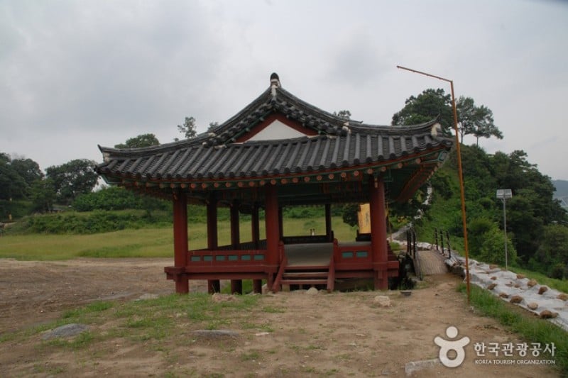 Gongju Gongsanseong Fortress [UNESCO World Heritage]  (17/47)