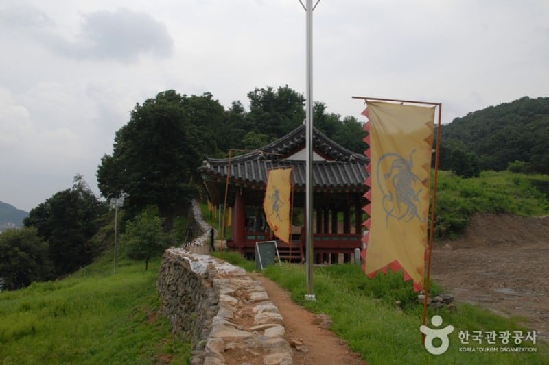 Gongju Gongsanseong Fortress [UNESCO World Heritage]  (18/47)