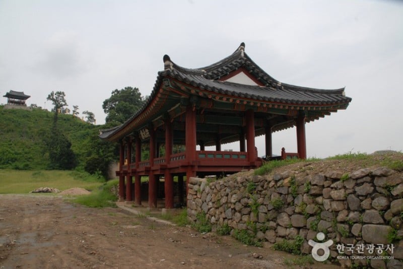 Gongju Gongsanseong Fortress [UNESCO World Heritage]  (19/47)
