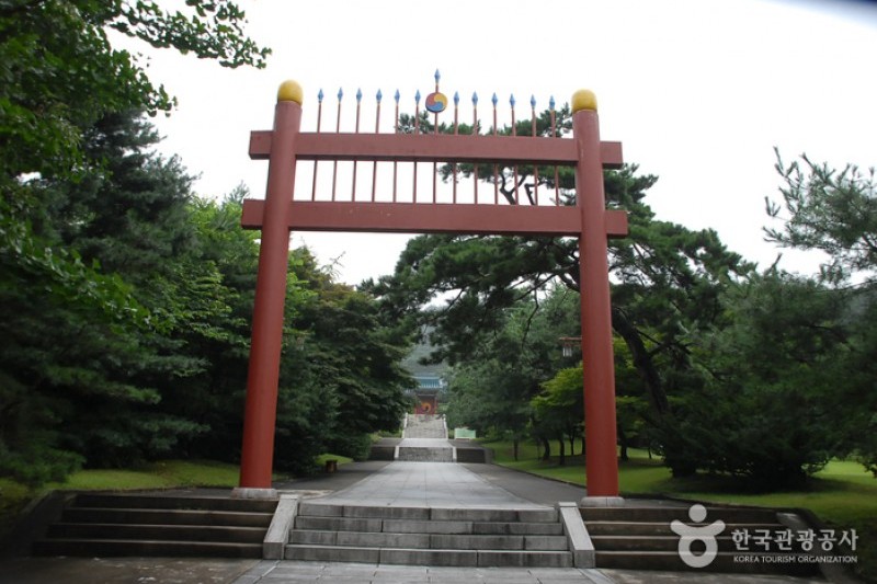 Hyeonchungsa Shrine  (4/38)