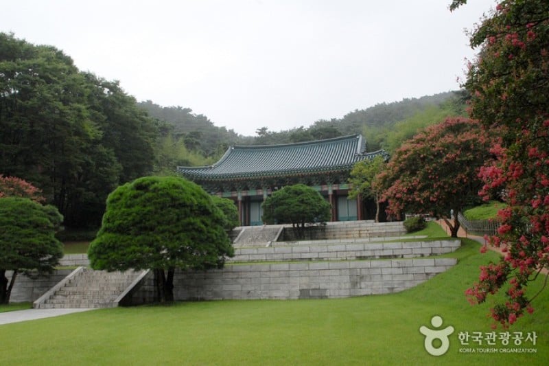 Hyeonchungsa Shrine  (7/38)