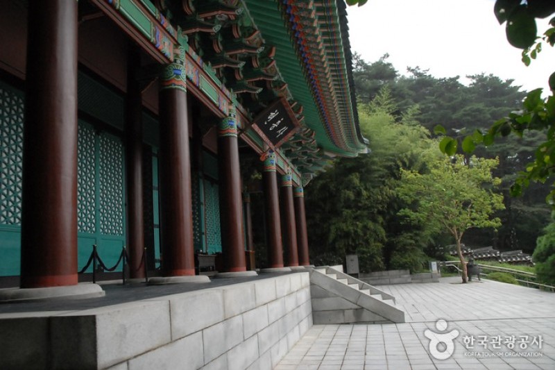 Hyeonchungsa Shrine  (8/38)